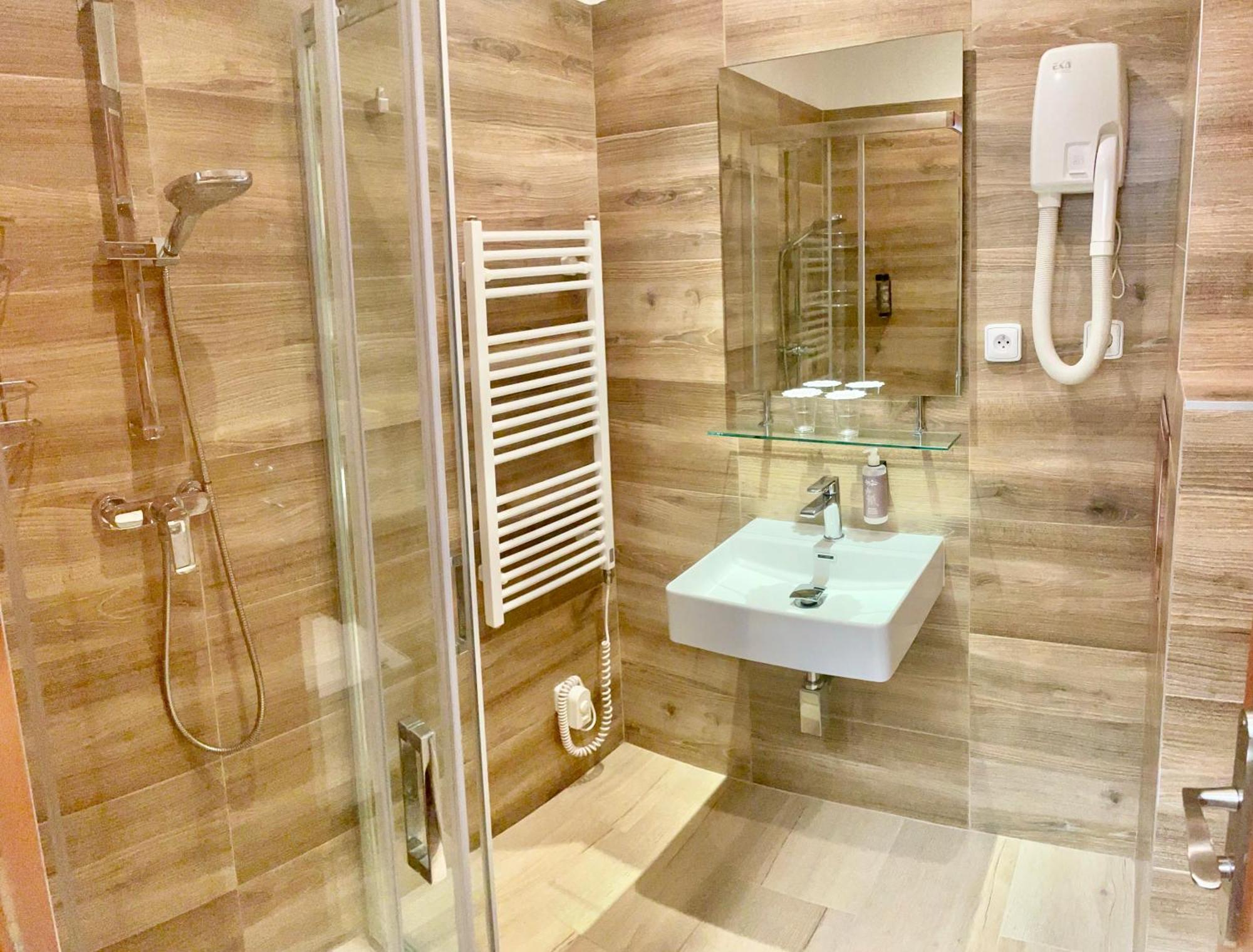 Hotel Atlas Benesov  Eksteriør bilde