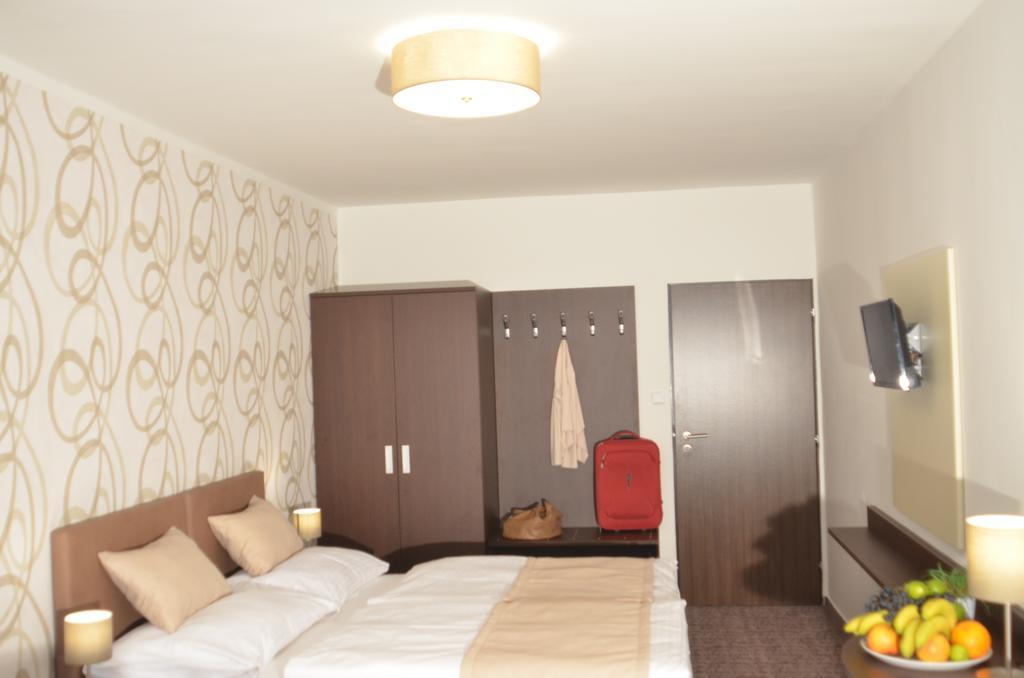 Hotel Atlas Benesov  Eksteriør bilde